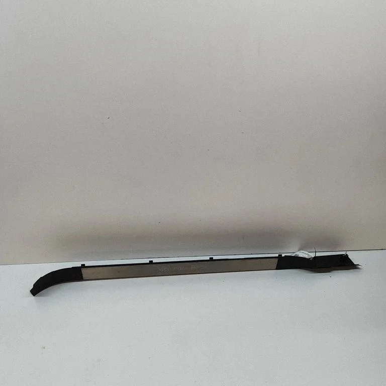 Priekšējā sliekšņa apdare (iekšējā) A2156801635