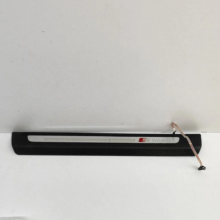 Priekšējā sliekšņa apdare (iekšējā) 4M0947405B