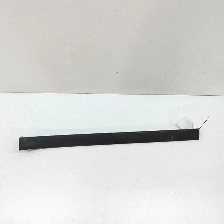 Priekšējā sliekšņa apdare (iekšējā) 64060CA030
