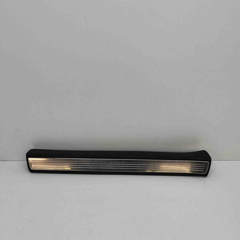 Priekšējā sliekšņa apdare (iekšējā) A2226808135