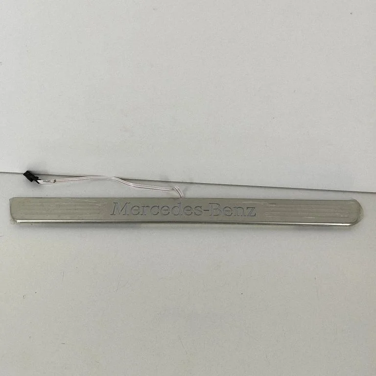Priekšējā sliekšņa apdare (iekšējā) A1676800104