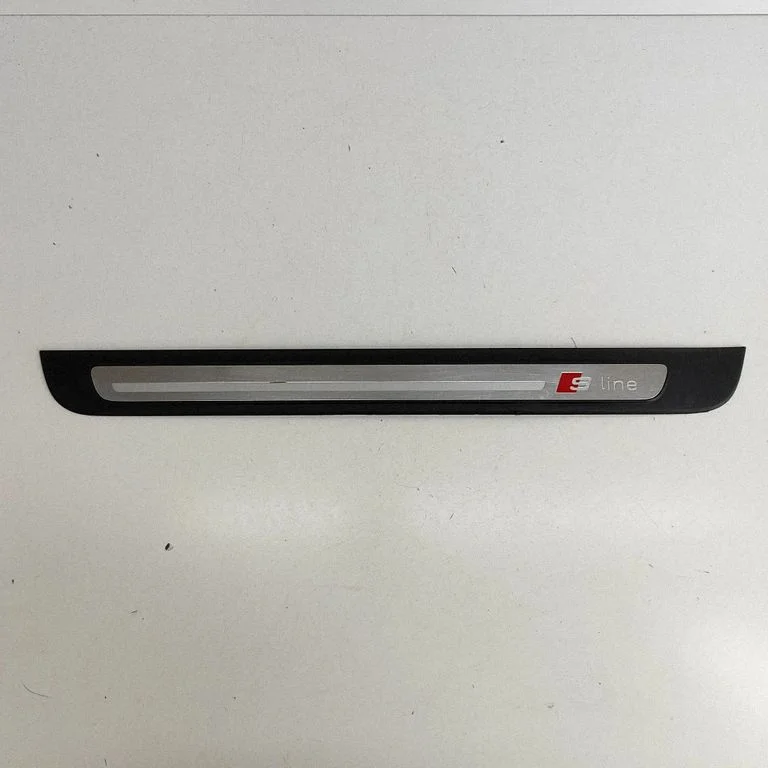 Priekšējā sliekšņa apdare (iekšējā) 4G8853373A