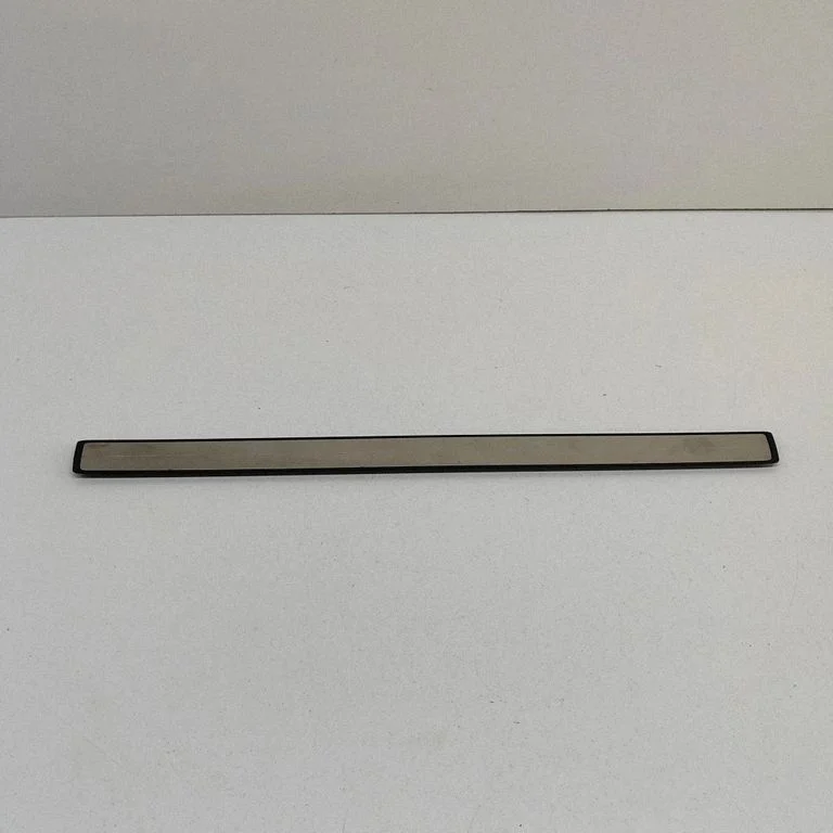 Front sill trim cover – Polestar 2 (2020-)