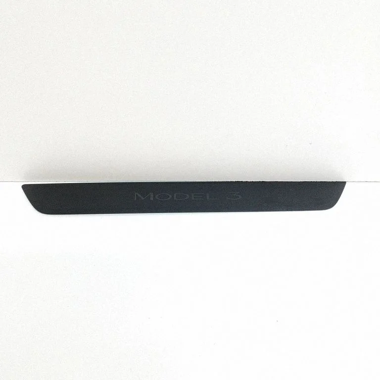 Front sill trim cover – Tesla Model Y (2020-)