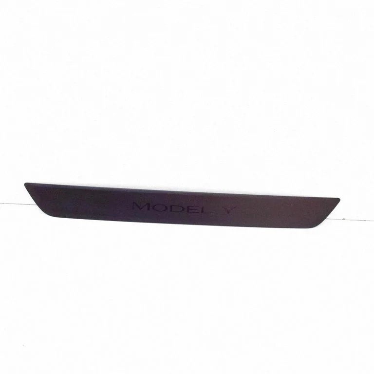 Front sill trim cover 149430100B