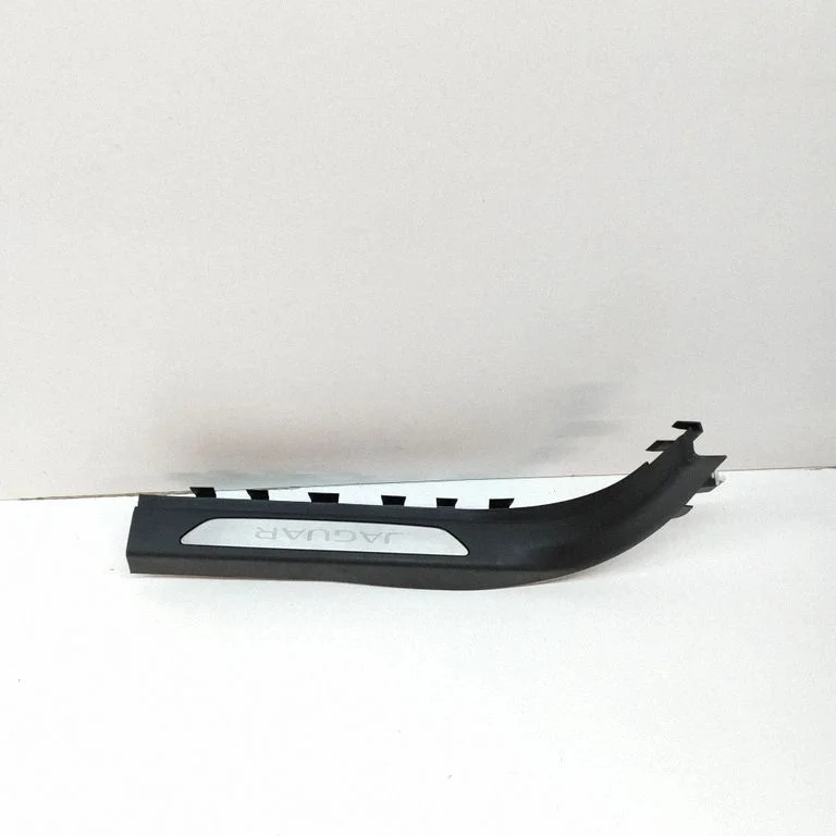 Priekšējā sliekšņa apdare (iekšējā) J9D313201AD