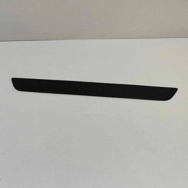 Front sill trim cover – Tesla Model Y (2020-)