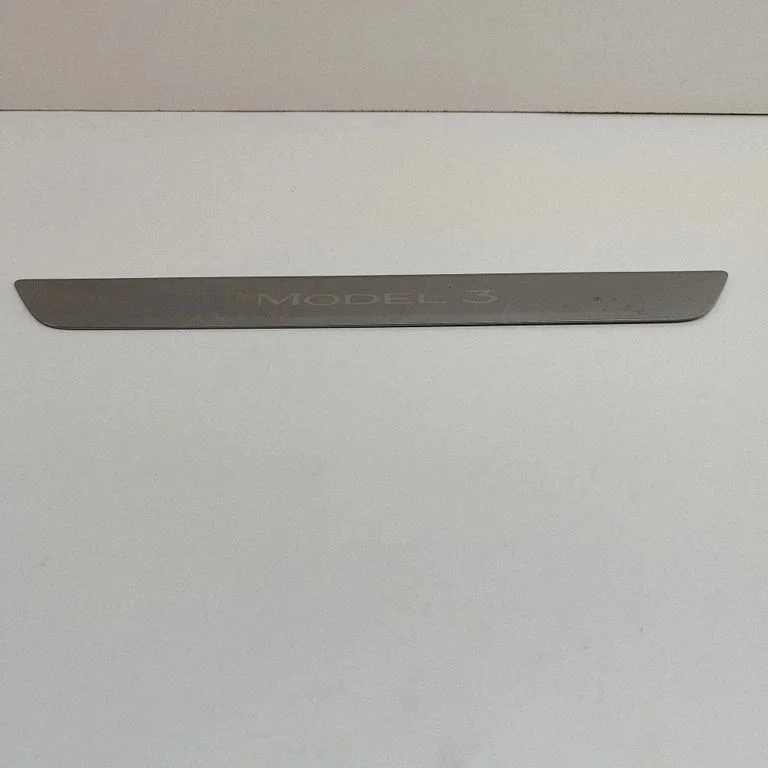 Priekšējā sliekšņa apdare (iekšējā) – Tesla Model S (2012-)