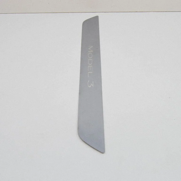 Front sill trim cover – Tesla Model S (2012-)