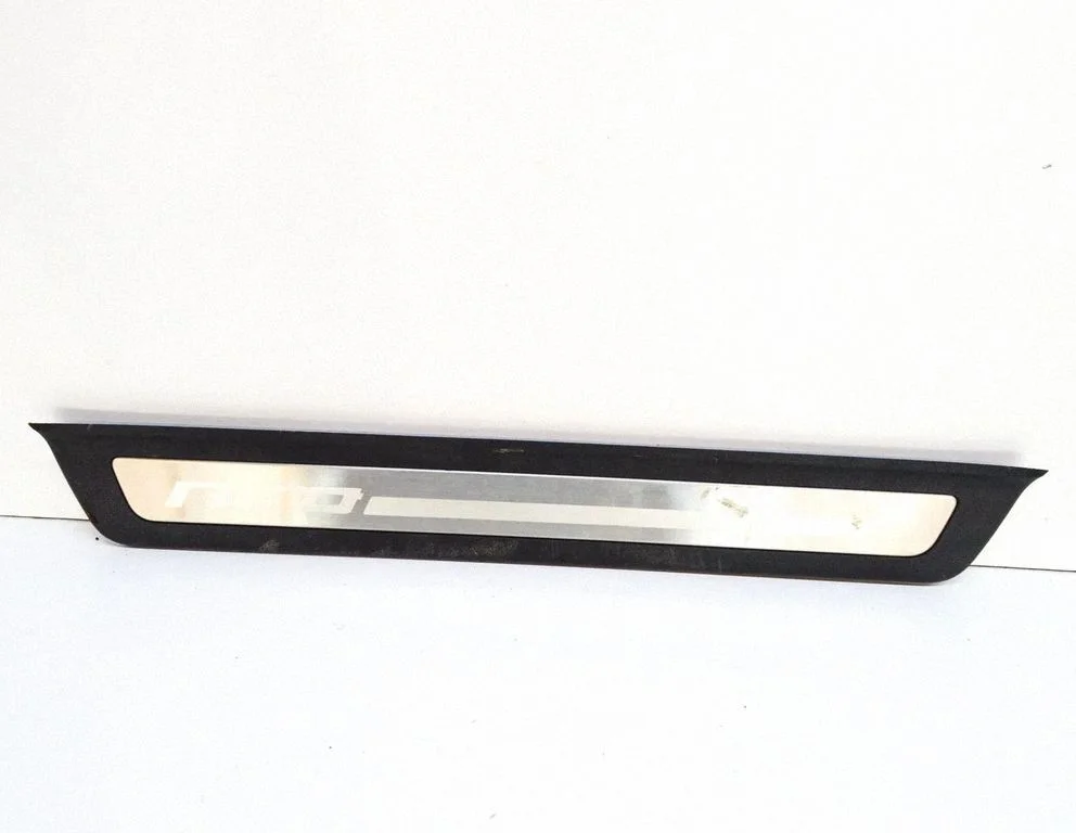 Priekšējā sliekšņa apdare (iekšējā) 85883G5100