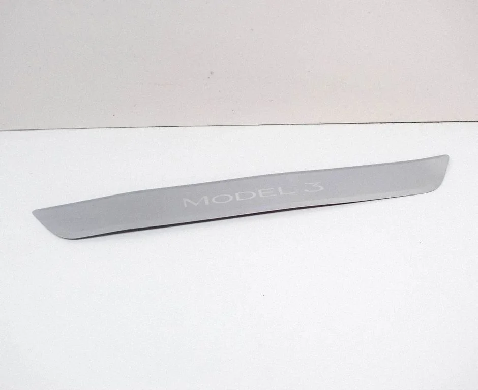 Front sill trim cover – Tesla Model S (2012-)