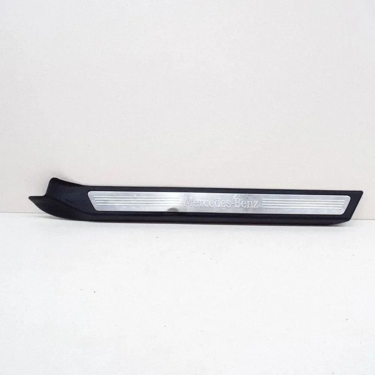 Priekšējā sliekšņa apdare (iekšējā) A2076800074