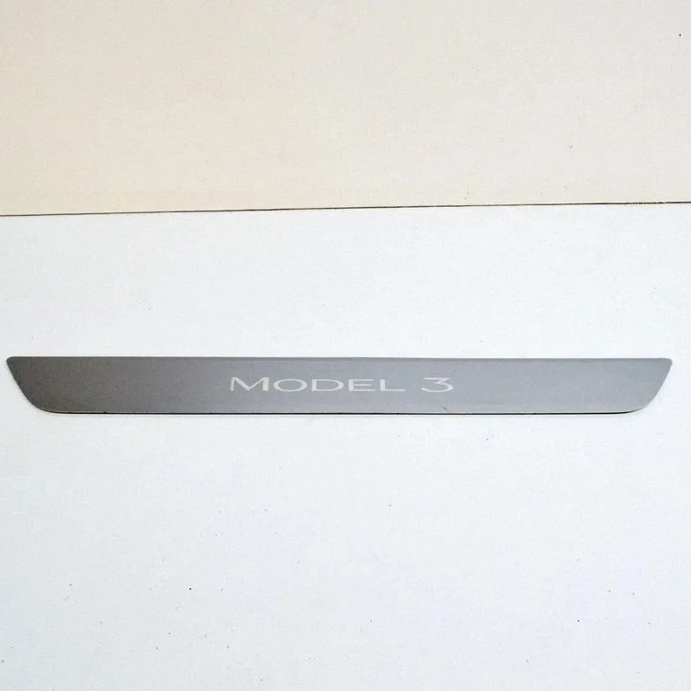 Front sill trim cover – Tesla Model S (2012-)