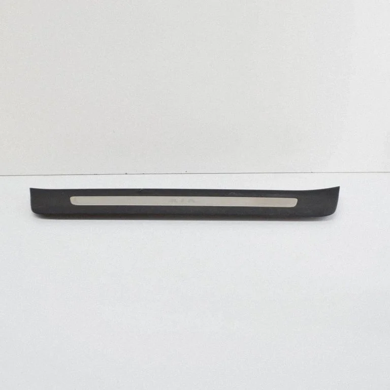 Priekšējā sliekšņa apdare (iekšējā) 85873D4300