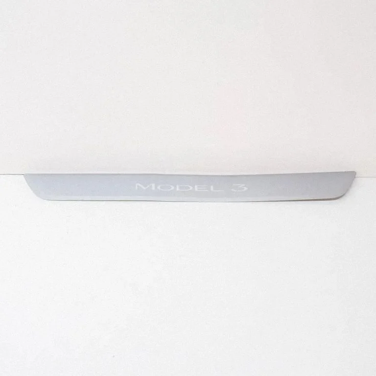 Front sill trim cover – Tesla Model S (2012-)