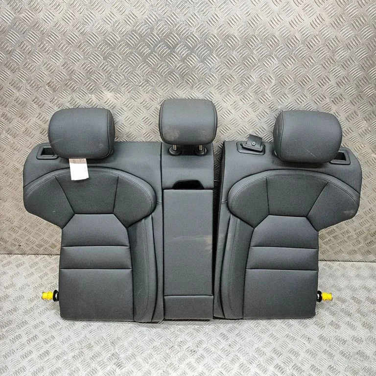 Aizmugurējais sēdeklis 4J3885776