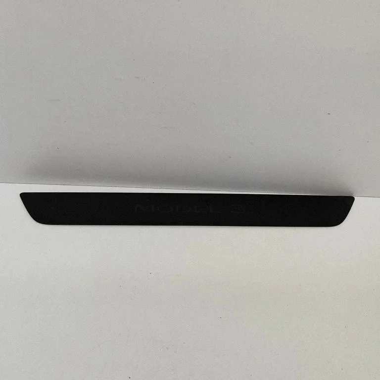 Front sill trim cover – Tesla Model Y (2020-)