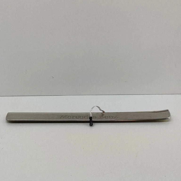 Priekšējā sliekšņa apdare (iekšējā) A2226808835