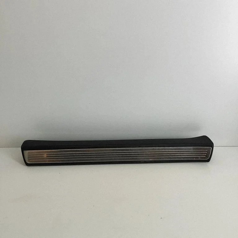 Priekšējā sliekšņa apdare (iekšējā) A2226808135