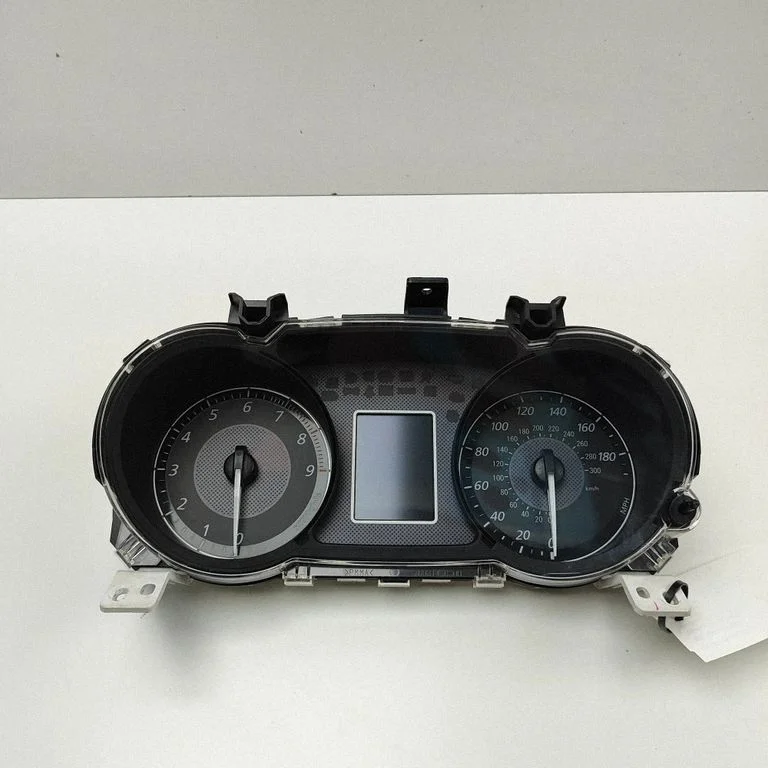 Spidometrs (instrumentu panelis) 8100A647