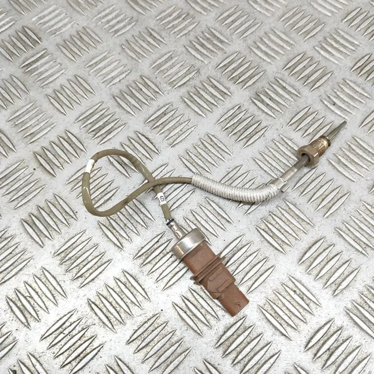 Oil temperature sensor 06K919529D
