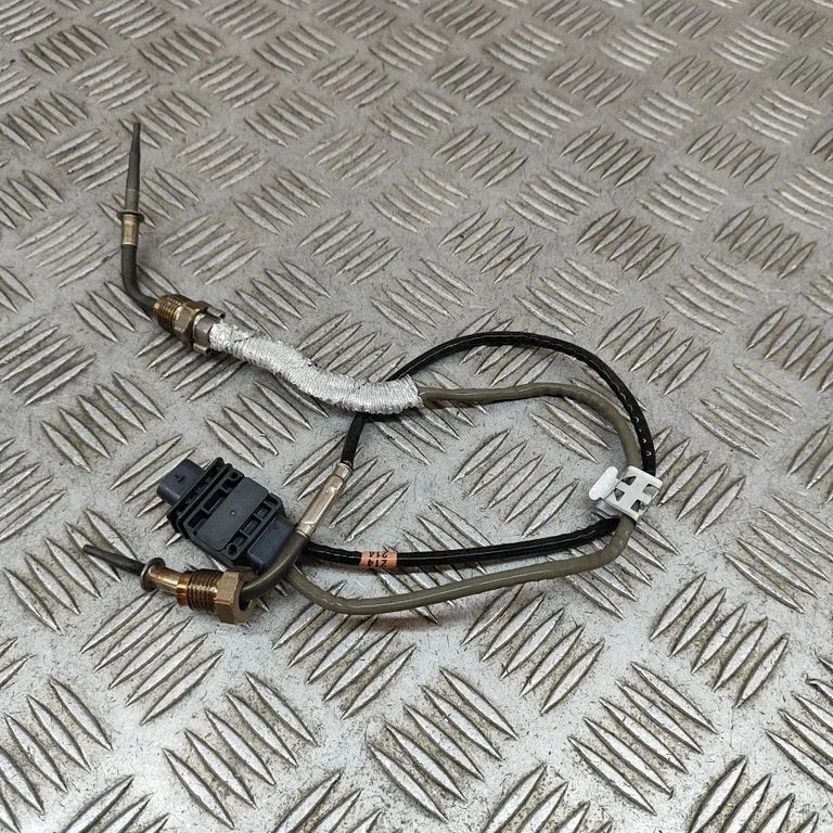 Oil temperature sensor 05E919519J