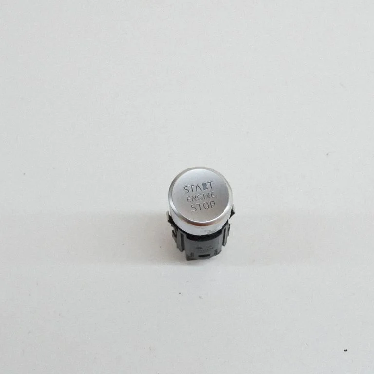 Automobilio užvedimo jungtukas