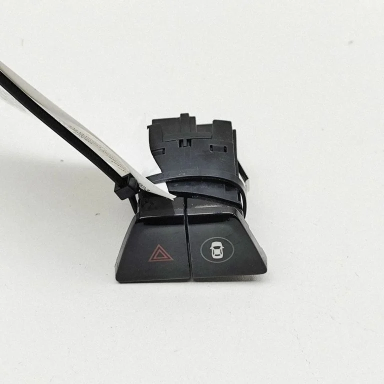 Hazard light switch 9423271