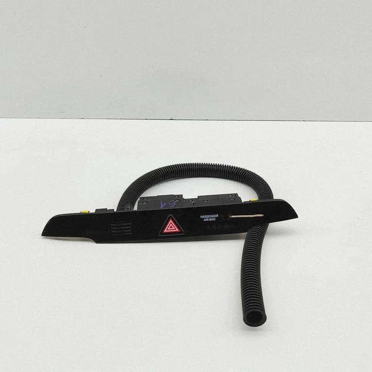 Włącznik świateł awaryjnych 3D136N1000
