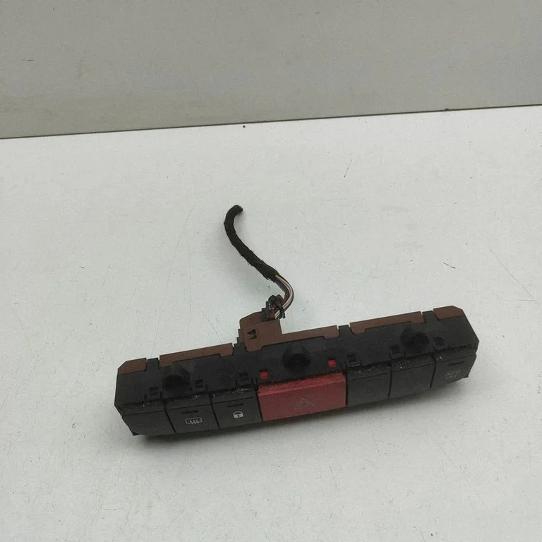 Hazard light switch 7355861650