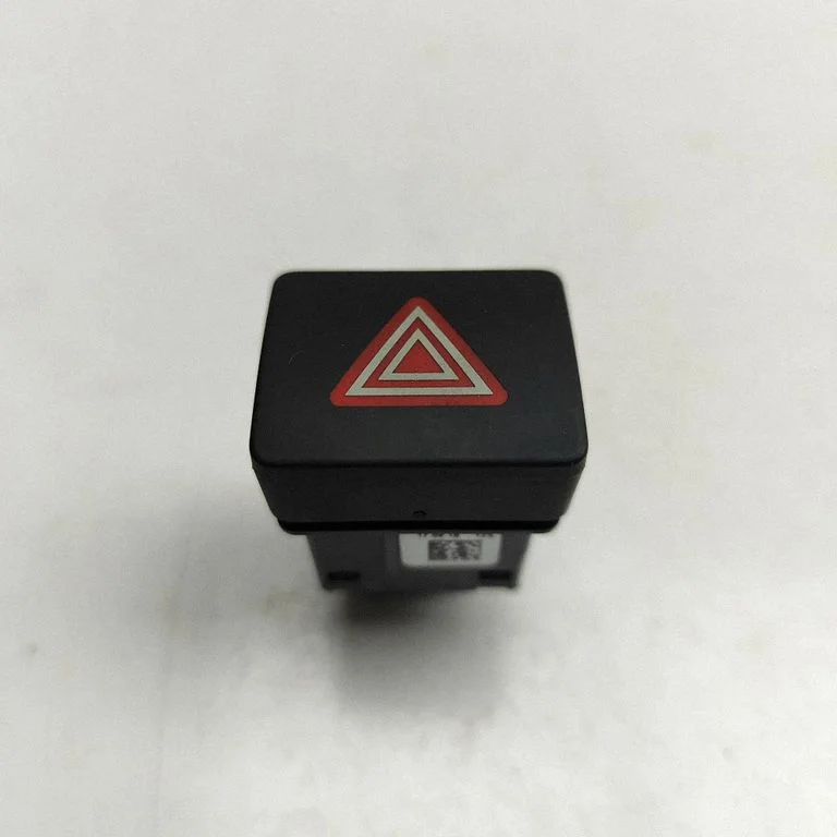 Avārijas gaismu slēdzis 8W0941509A