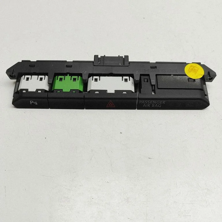 Avārijas gaismu slēdzis 3G0927132A
