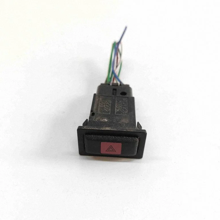 Hazard light switch – Toyota Hilux (N140, N150, N160, N170) (1997-2005)