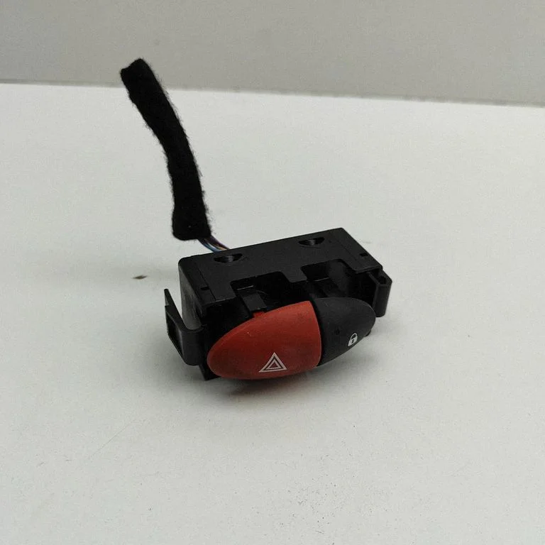 Avārijas gaismu slēdzis 252100991R