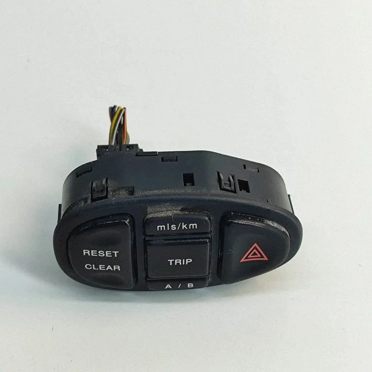Avārijas gaismu slēdzis XR8314K147AD