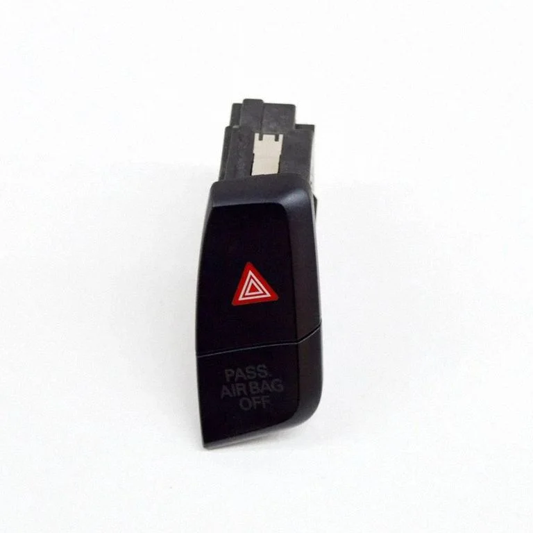 Avārijas gaismu slēdzis 8K2941509A