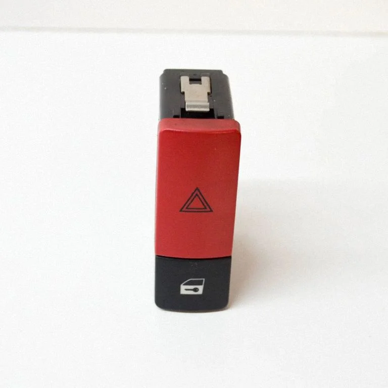 Hazard light switch – Land Rover Range Rover L322 (2002-2012)