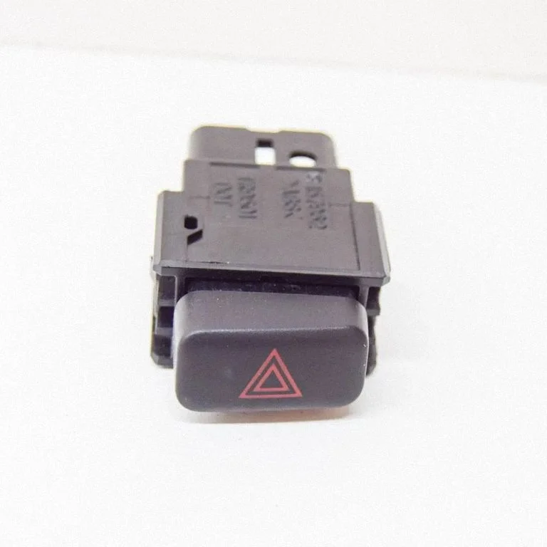 Hazard light switch – Toyota Hilux (AN120, AN130) (2015-2020)