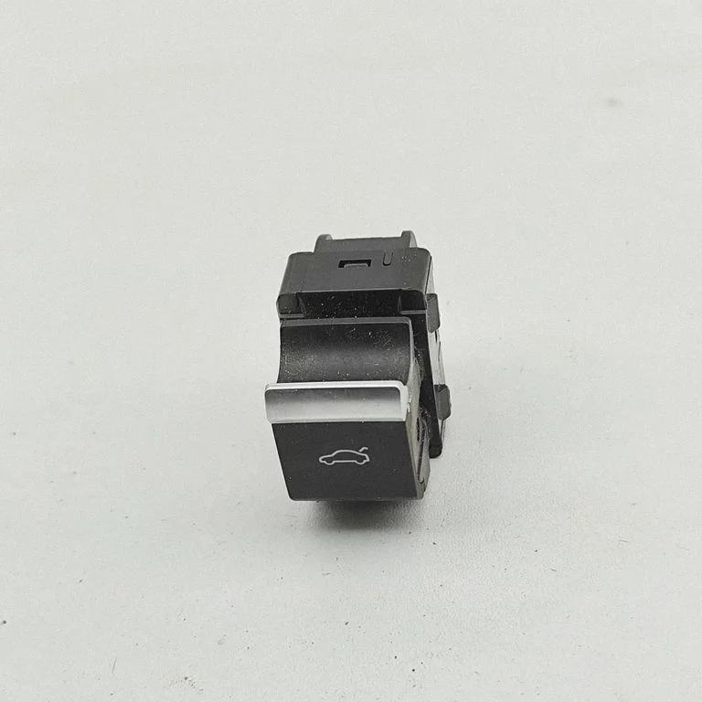 Bagāžnieka vāka aizvēršanas slēdzis 4M0959831A