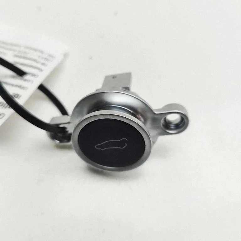Tailgate/boot open switch button 104262900C