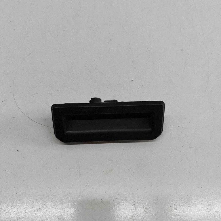 Bagāžnieka vāka aizvēršanas slēdzis 6V0827566