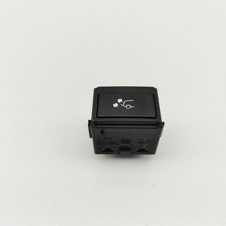 Tailgate/boot open switch button HY3215770AC