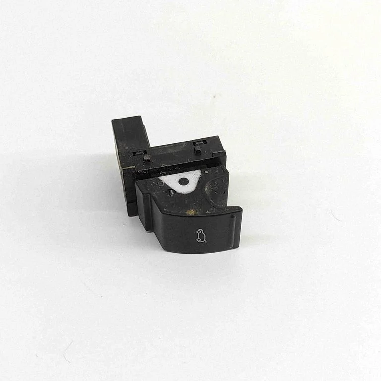 Tailgate/boot open switch button 7P6959831C