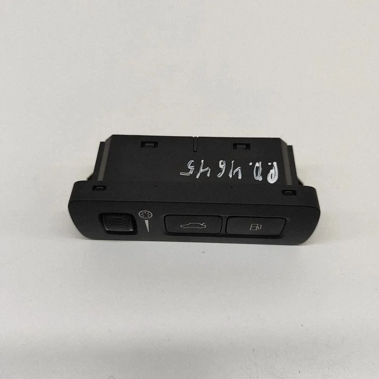 Tailgate/boot open switch button 31443874