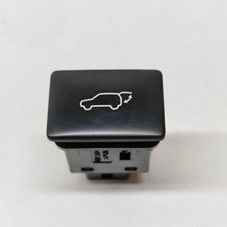Tailgate/boot open switch button 15D483