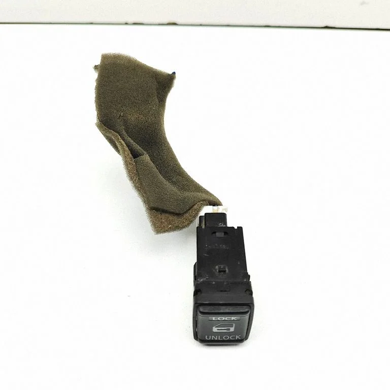 Przycisk centralnego zamka 252104KJ0A