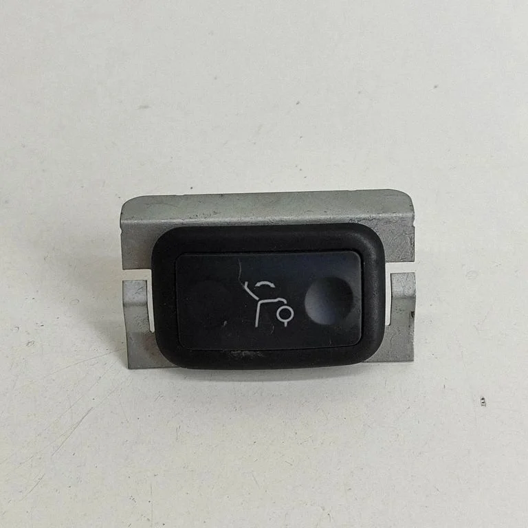 Tailgate/boot open switch button – Mercedes-Benz C-Class AMG W204 (2007-2014)