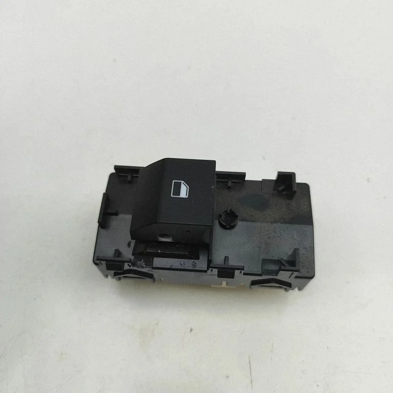 Elektrisko logu slēdzis 93581AT000