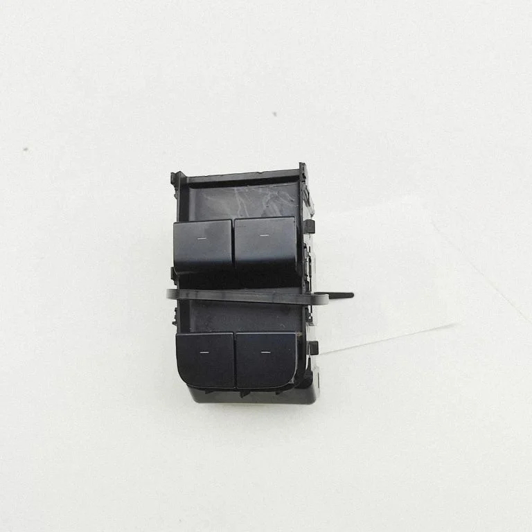 Elektriaknate lüliti 108103712A