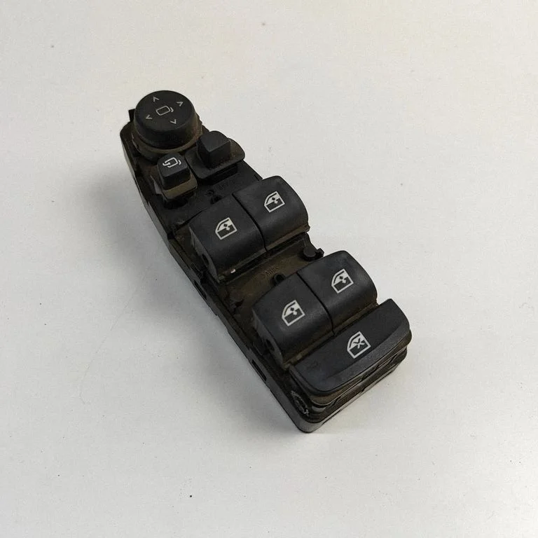 Electric window control switch 7948785